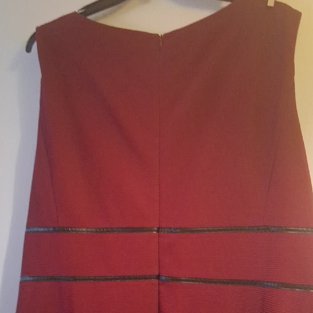 Kasper Sleeveless Burgundy Midi Dress - Picture 5 of 8